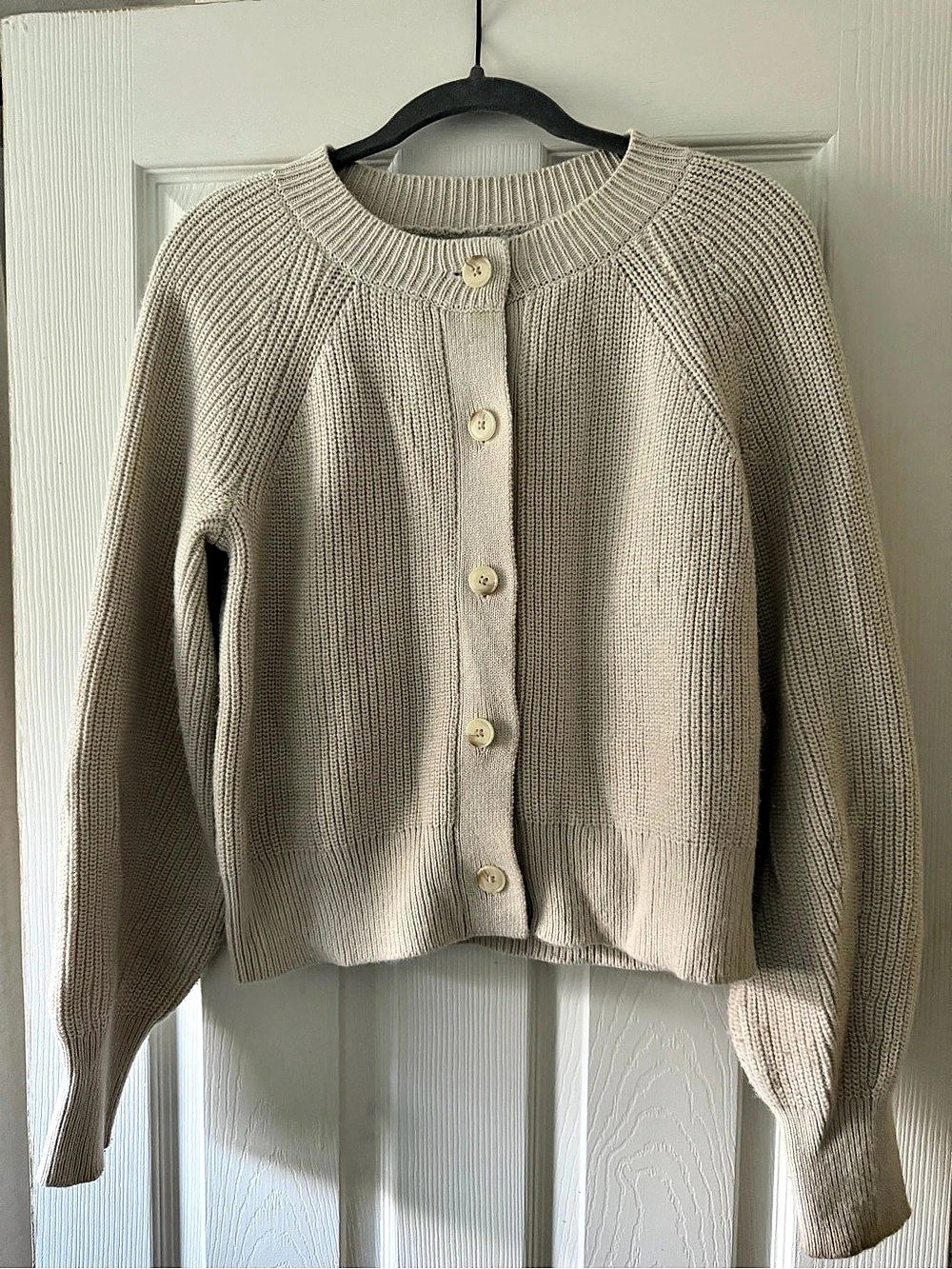 Banana Republic Knit Button-Front Cardigan in Beige Size Small Like New